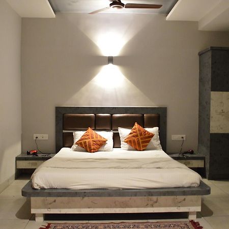 Resort Ruturaj Inn אליבאוג מראה חיצוני תמונה