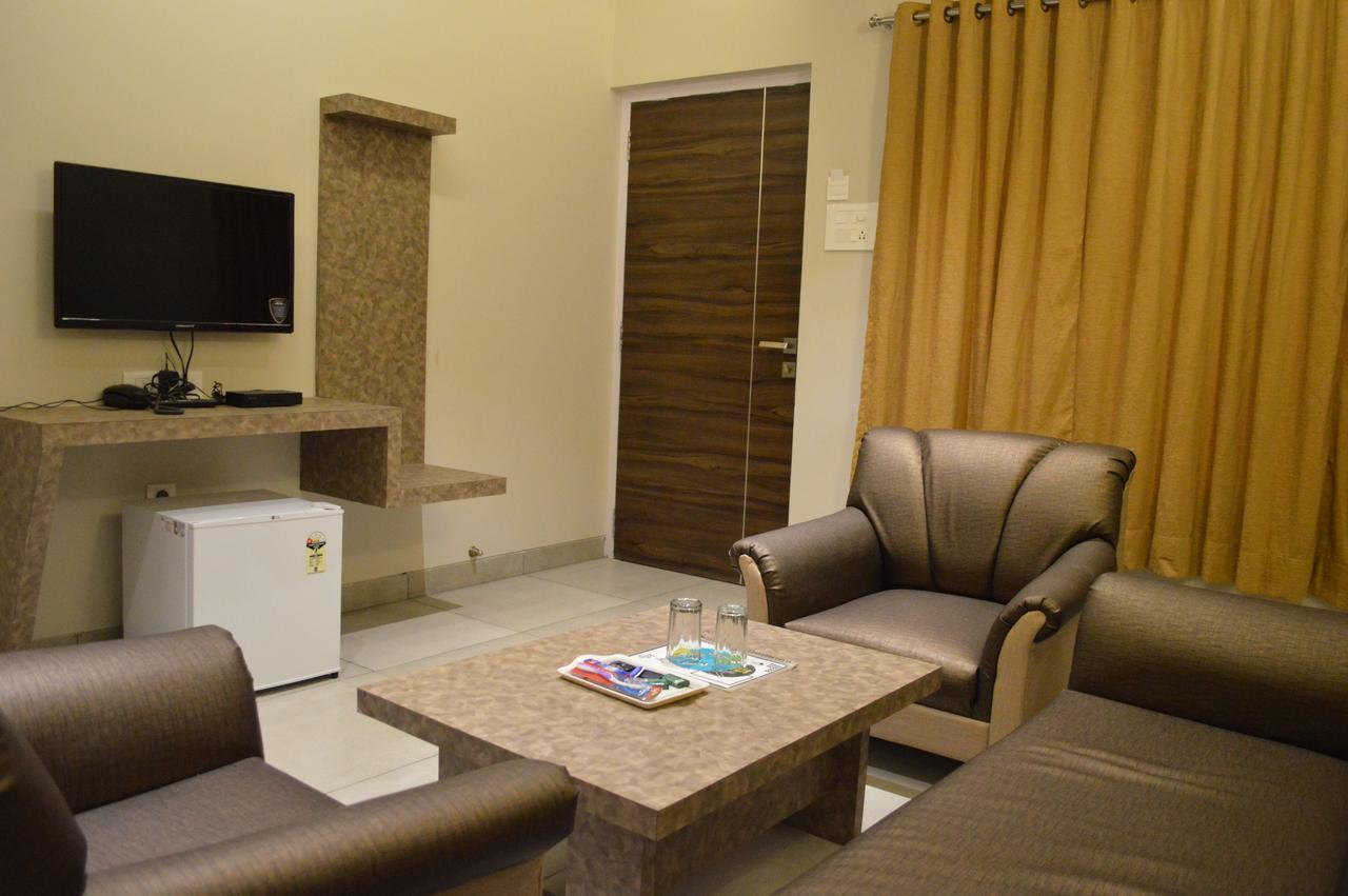 Resort Ruturaj Inn אליבאוג מראה חיצוני תמונה